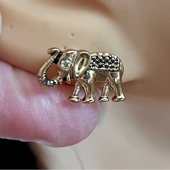 Avon (NIB) 4 pierced earrings gold tone elephant pack - jewelry - Picture 6 of 17